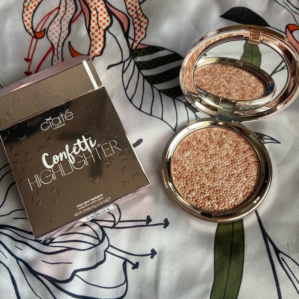 CIATÉ CONFETTI HIGHLIGHTER
VEGAN HIGHLIGHTER POWDER COMPACT